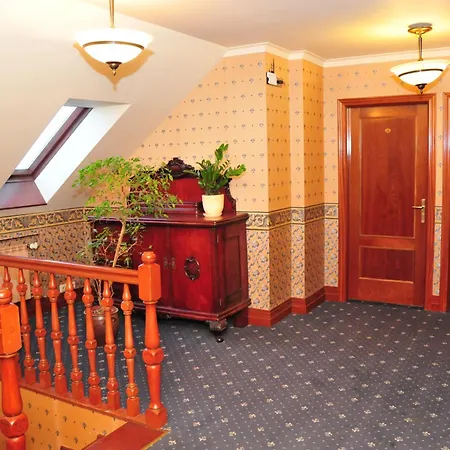 Bialy Dwor ベッド・アンド・ブレックファスト クフィジン