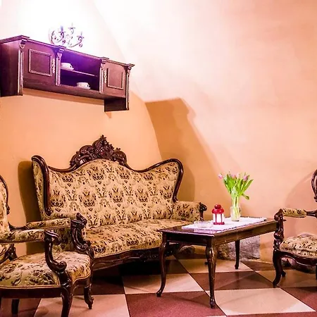 Bialy Dwor B&B 크비드진